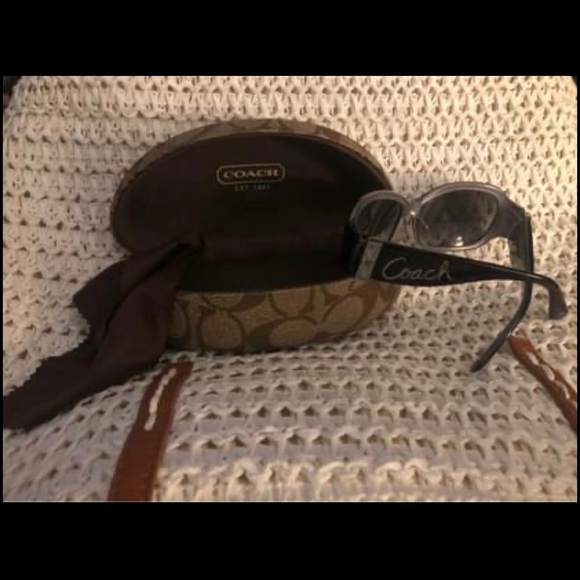Coach sunglasses with Coach script written on side - Picture 4 of 4